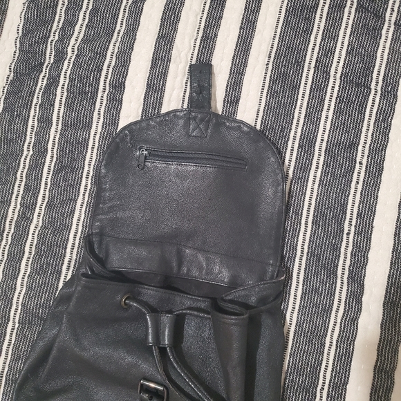 Vintage Leather Backpack, Black - Picture 7 of 7
